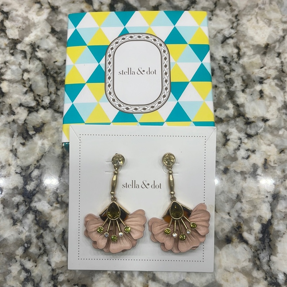 Stella and Dot never worn earrings with gold with tortoiseshell and leather